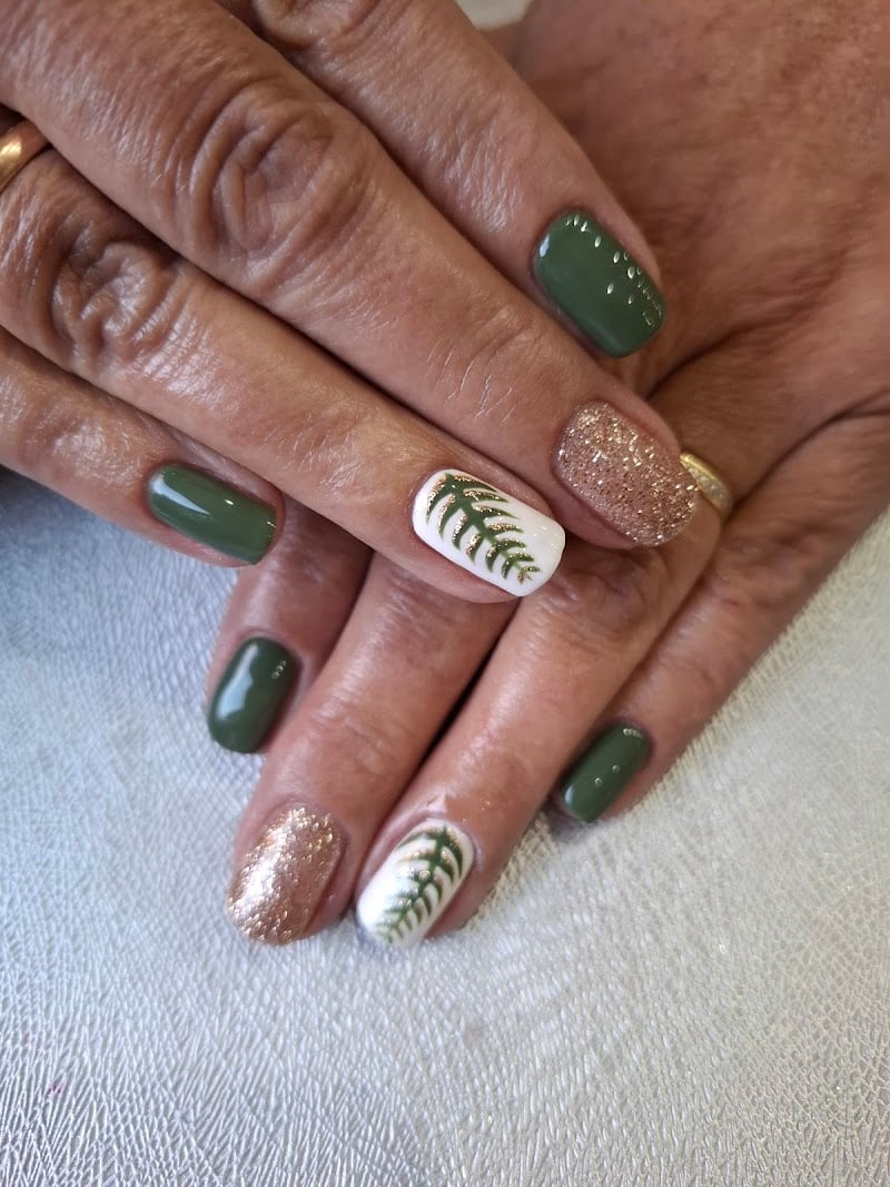 Nail art feuillage & motifs